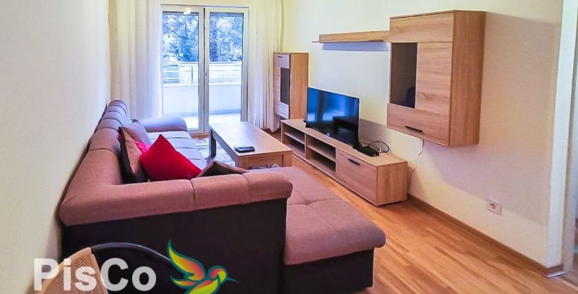 Izdaje se luksuzno opremljen stan 55m2 u Budvi