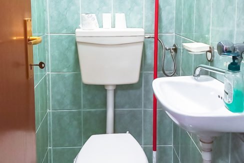 Dvosoban u Zagoricu kod pumpe