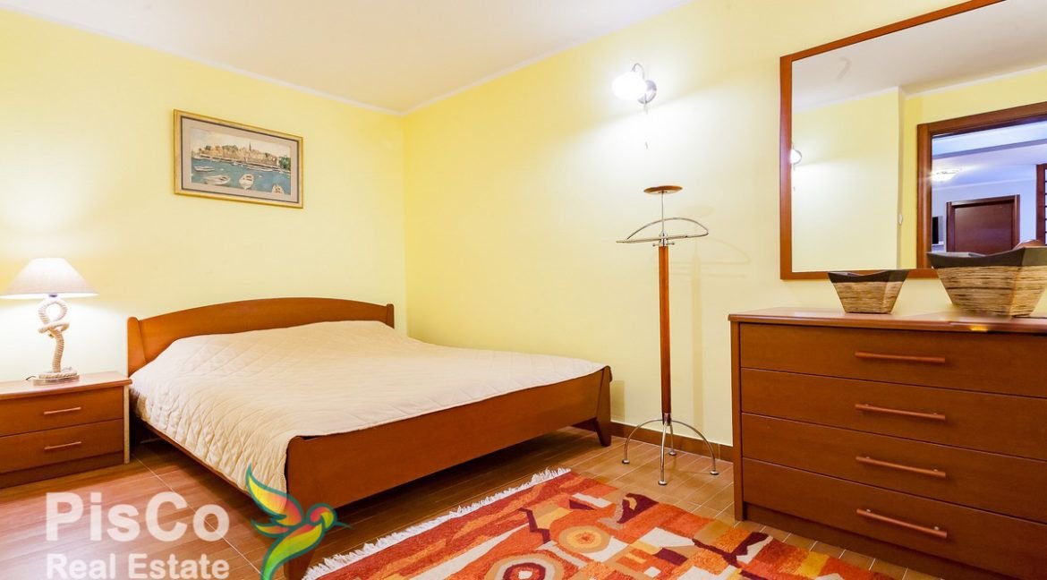 Prodaje se namještena kuća u naselju Babin Do Pisco Real Estate