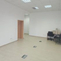 Izdaje se poslovni prostor na Starom aerodromu 65m2