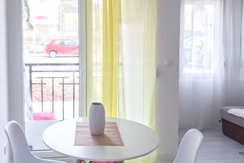 Garsonjera iza Katolicke-8