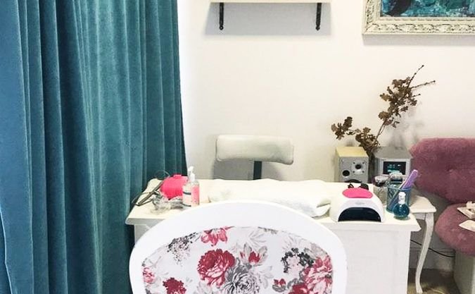 Izdaje se opremljen frizersko-kozmetički salon 38m2 na Draču 8 Izdaje se opremljen frizersko-kozmetički salon 38m2 na Draču