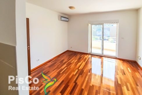 Izdaje se polunamješten dvosoban stan 75m2 u City kvartu