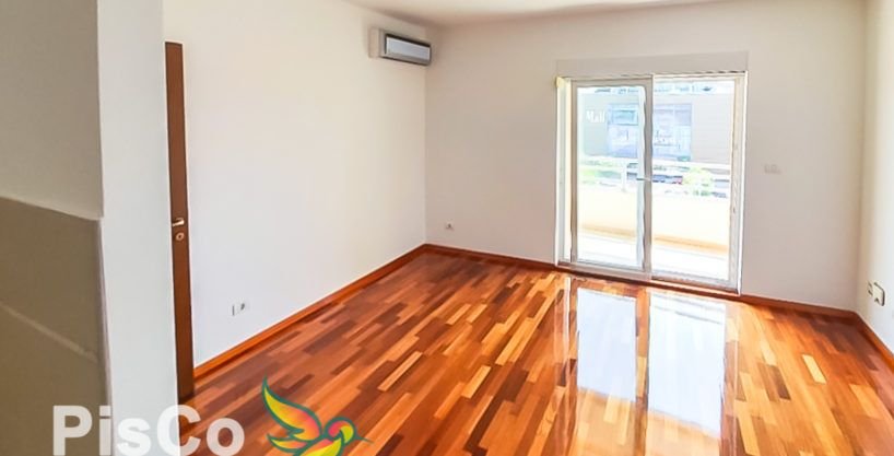 Izdaje se polunamješten dvosoban stan 75m2 u City kvartu