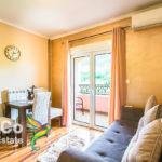 Izdaje se na DUŽI PERIOD jednosoban stan 35m2 u kući sa bazenom u Lastvi Grbaljskoj