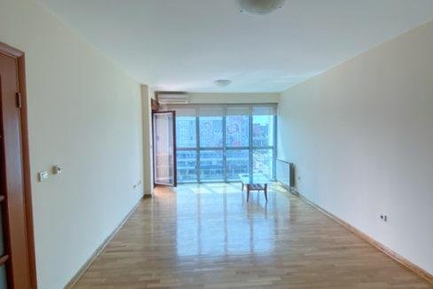 Namješten dvosoban stan u Maxim zgradi 75m2