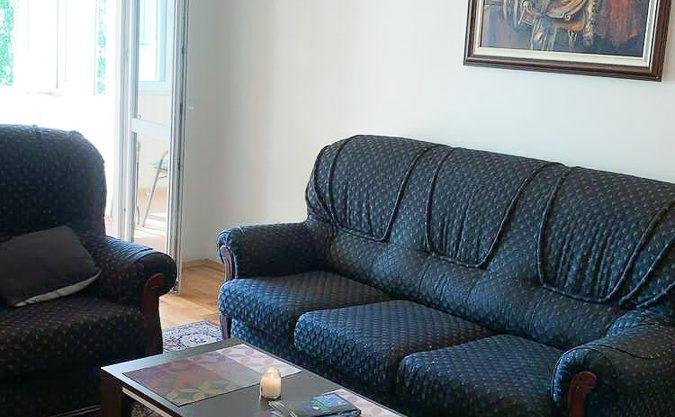 Izdaje se stan u zgradi pored gimnazije 43m2