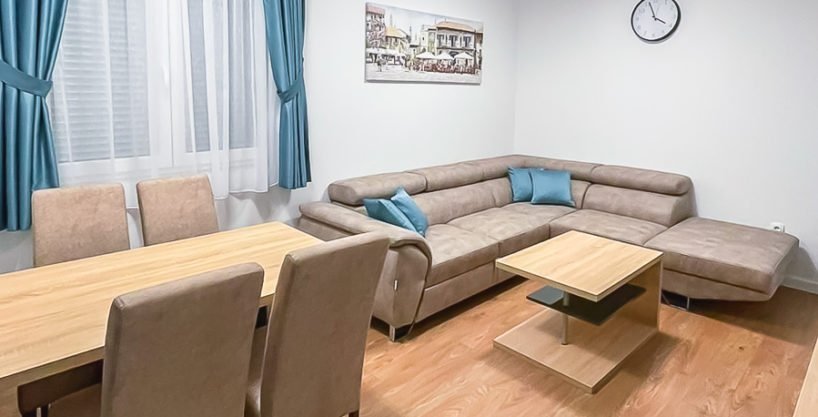 Izdaje se lijepo namješten dvosoban stan 50m2 iza Delte