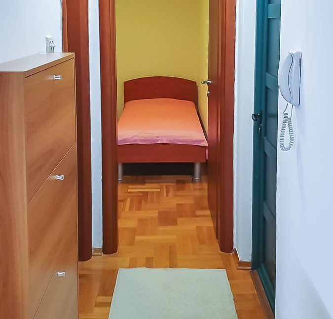 Jednosoban iza Delte-5
