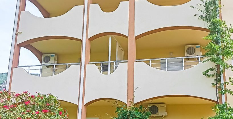 Prodaje se namještena kuća/motel u Bačvicama