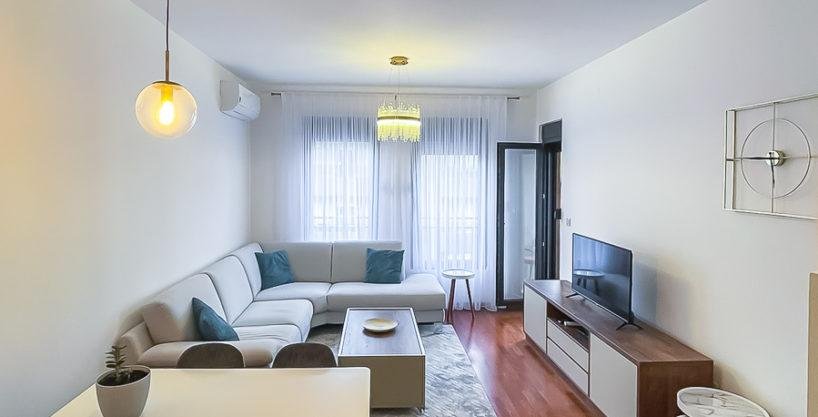 Lijep komforan stan u luksuznoj zgradi ispod Ljubovića