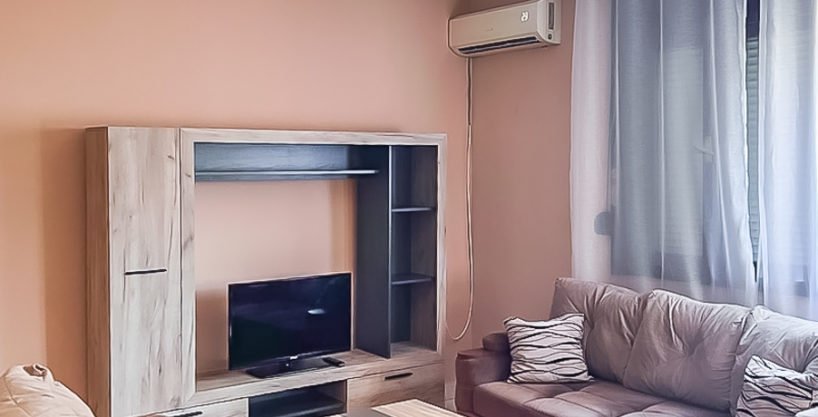 Izdaje se veliki jednosoban stan na Starom Aerodromu