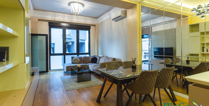 Moderan dvosoban stan u zgradi Fidije u Centru 78m2