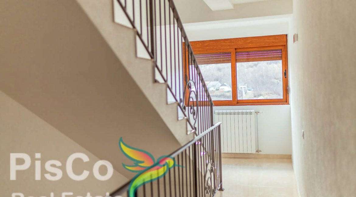 Velelepna kuća u Kolašinu na prodaju - Nekretnine Kolašin (2 of 33)