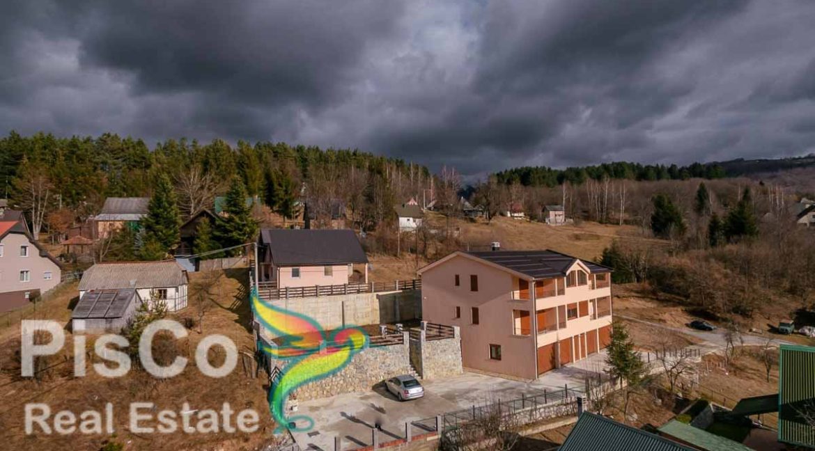 Velelepna kuća u Kolašinu na prodaju - Nekretnine Kolašin (4 of 33)