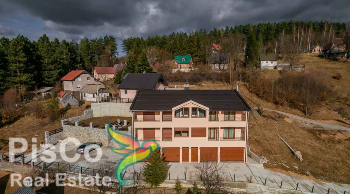 Velelepna kuća u Kolašinu na prodaju - Nekretnine Kolašin (8 of 33)