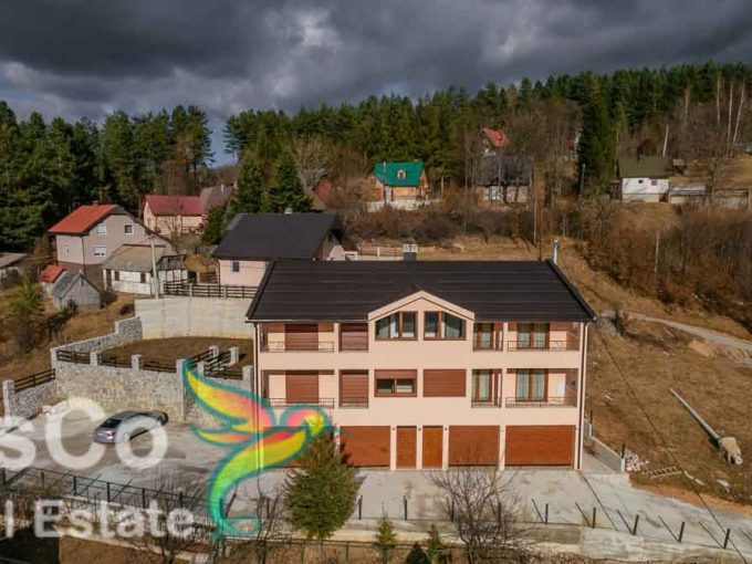 Velelepna kuca u Kolasinu na prodaju Nekretnine Kolasin 8 of 33