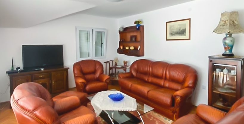 Namješten dvosoban stan u srcu Budve 80m2 8 Namješten dvosoban stan u srcu Budve 80m2