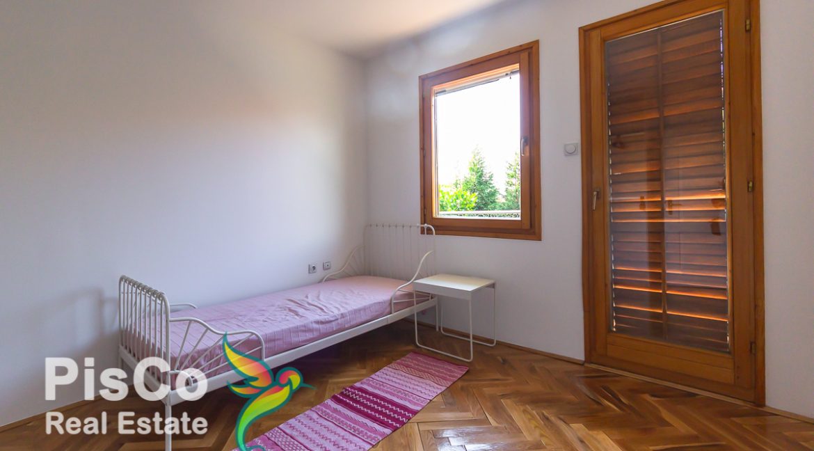 Kuca D gorica izdavanje-11