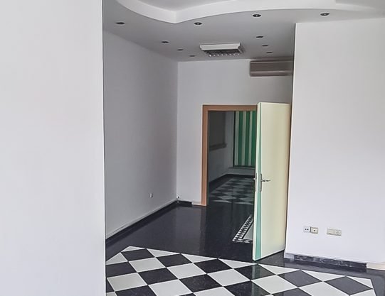 Izdaje se poslovni prostor 48m2 Preko Morače