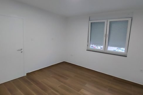 Prazan jednosoban Sat kula (2 of 4)