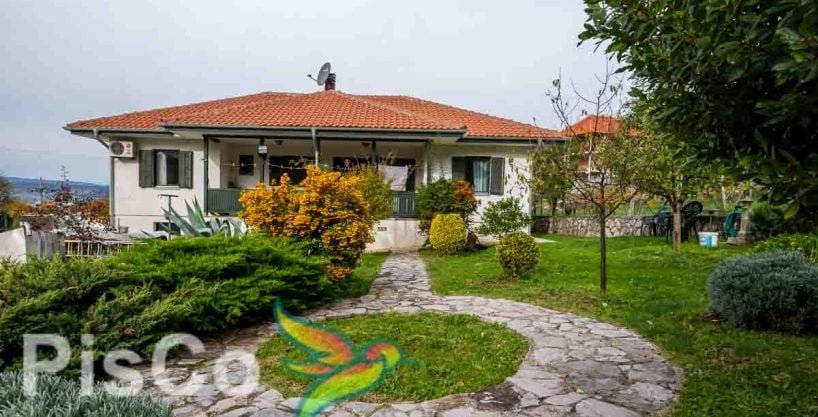 Izdaje se velika porodična kuća na Zlatici | Nekretnine Podgorica