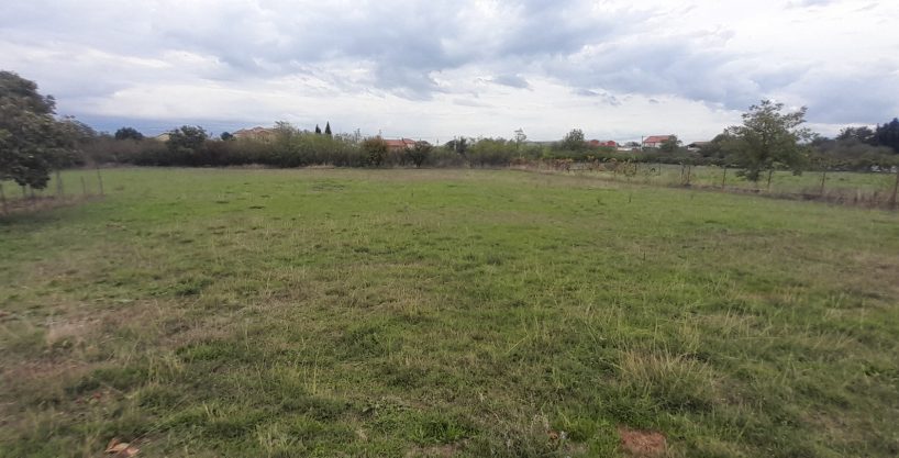 Na prodaju plac u Farmacima 2800m2