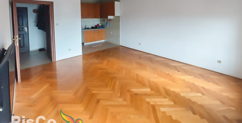 Prazan trosoban stan u Bloku 9 - 80m2