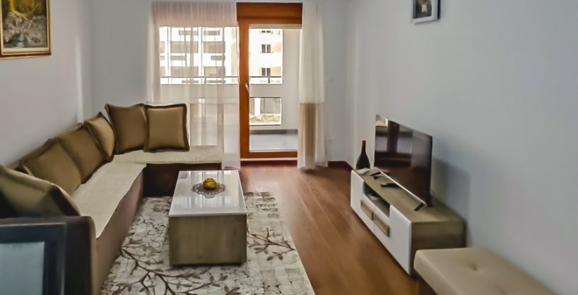 Izdaje se neuseljavan opremljen stan u Master kvartu 52m2