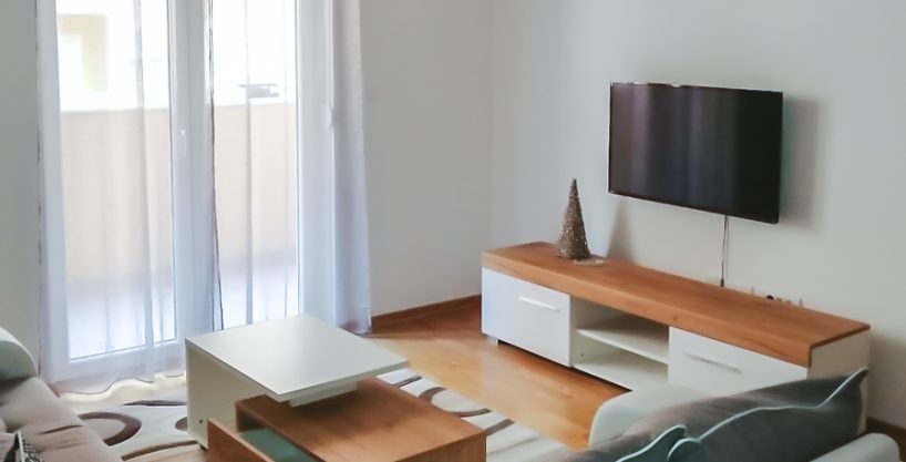 Izdaje se lijep jednosoban stan 49m2 na Tuškom putu