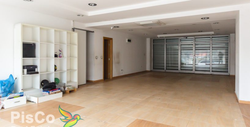Izdaje se poslovni prostor na Pobrežju 80m2