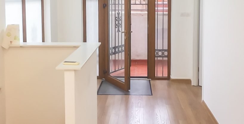 Izdaje se poslovni prostor 55m2 Preko Morace