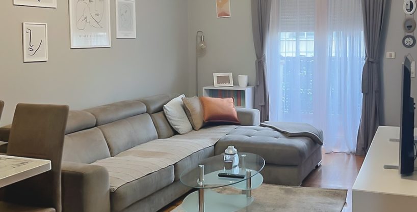 Izdaje se lijepo namješten jednosoban stan Preko Morače 47m2