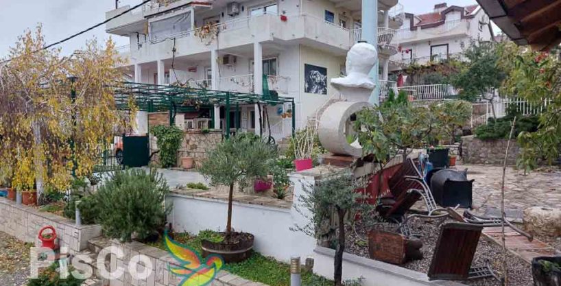Prodaje se lijepa kuca u Radovićima 370m2 | Tivat