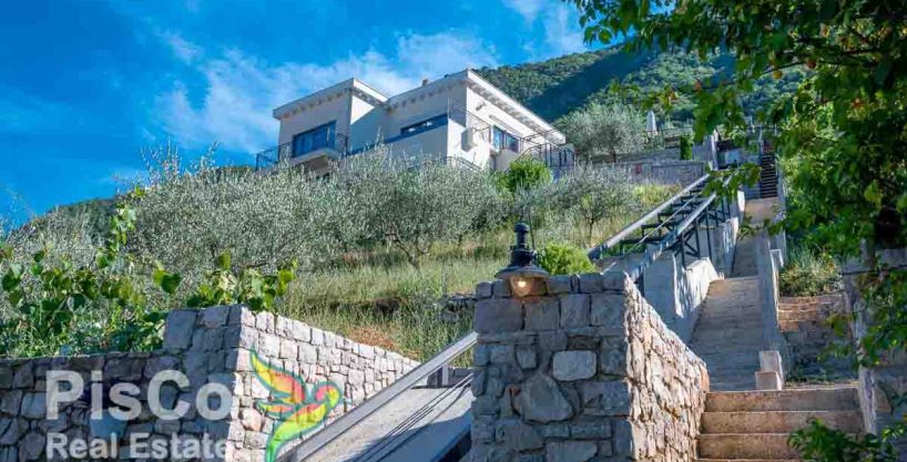 Izdaje se luksuzna vila u Bokokotorskom zalivu 180m2 | Kotor