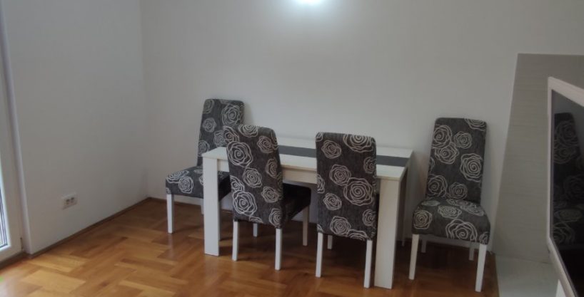Izdaje se manji dvosoban stan blizu City keja 55m2