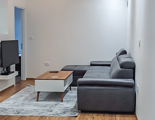 Izdaje se potpuno nov dvosoban stan 65m2 u Centru