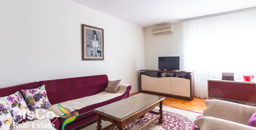 Izdaje se dvosoban stan 65m2+balkon na starom Aerodromu