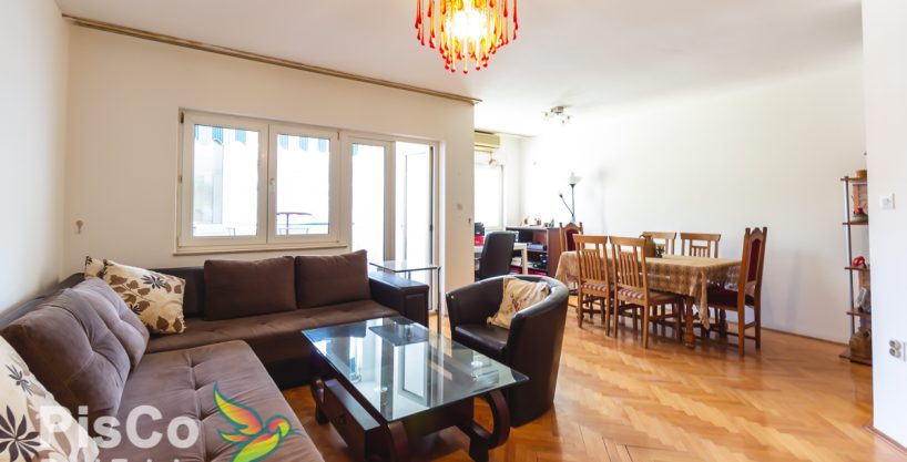 Izdaje se velik dvosoban stan na Rimskom trgu 85m2