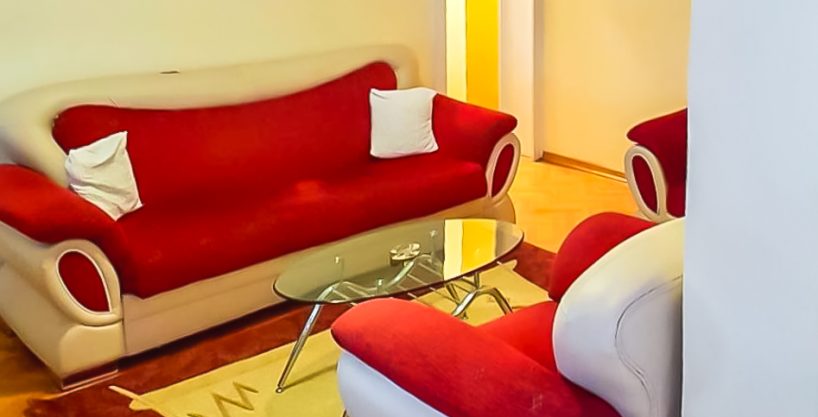 Izdaje se veći jednosoban stan 56m2 u Centru