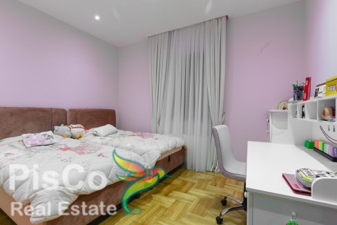 Komforna kuća na Zlatici za rentu na duži period (1 of 19)
