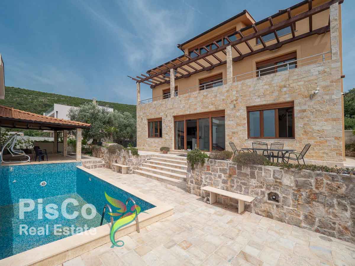 Prodaje se lijepa kamena kuća u Zukovici 260m2 | Kotor