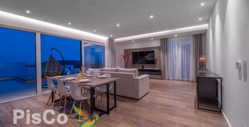 Prodaje se lux penthouse sa pogledom na more 140m2 | Budva