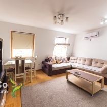 Komforan svijetao stan na Pobrežju