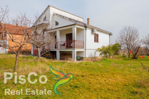 Kvalitetno gradjena kuća u mirnom kraju sa placem od 1300m2 (10 of 13)