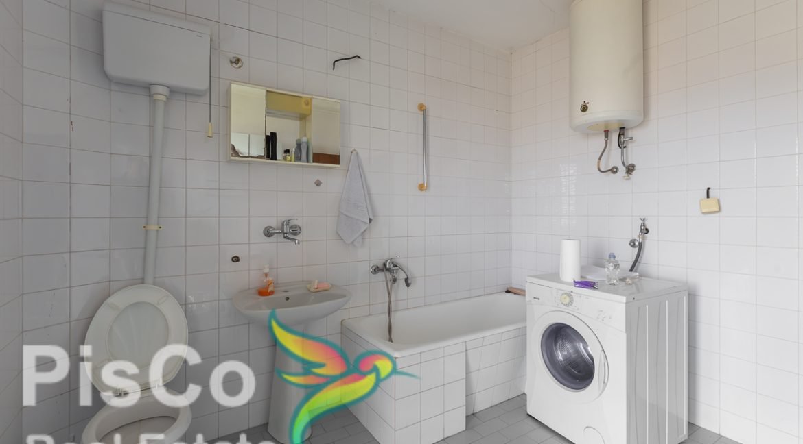 Kvalitetno gradjena kuća u mirnom kraju sa placem od 1300m2 (5 of 13)