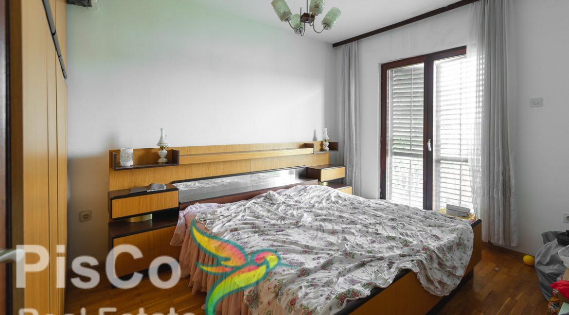 Kvalitetno gradjena kuća u mirnom kraju sa placem od 1300m2 (6 of 13)