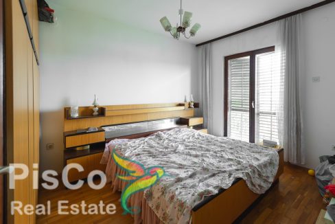 Kvalitetno gradjena kuća u mirnom kraju sa placem od 1300m2 (6 of 13)