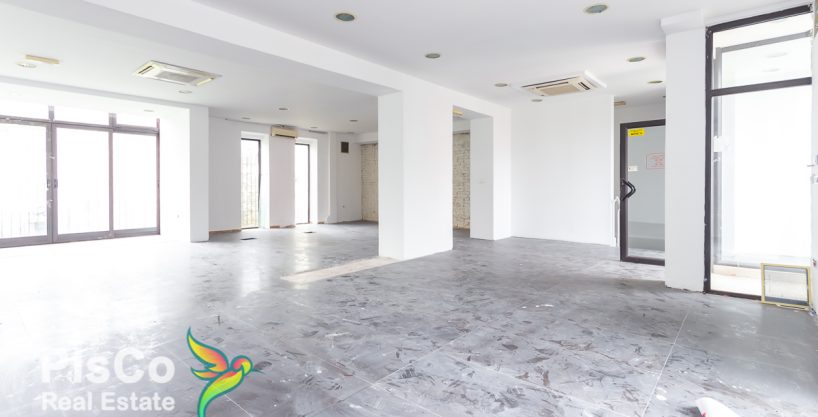 Izdaje se poslovni prostor 212m2 u Centru