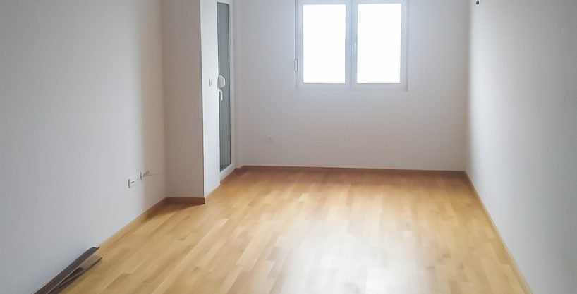 Izdaje se nenamješten jednosoban stan 48m2 na Starom Aerodromu